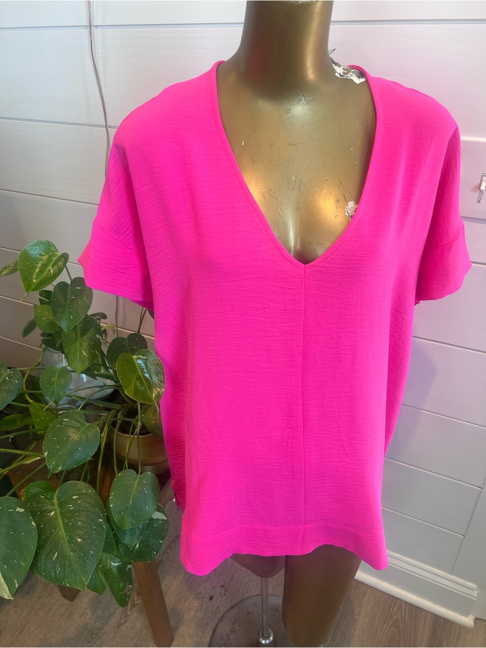 Women’s V-Neck Short Sleeve Top in Hot Pink